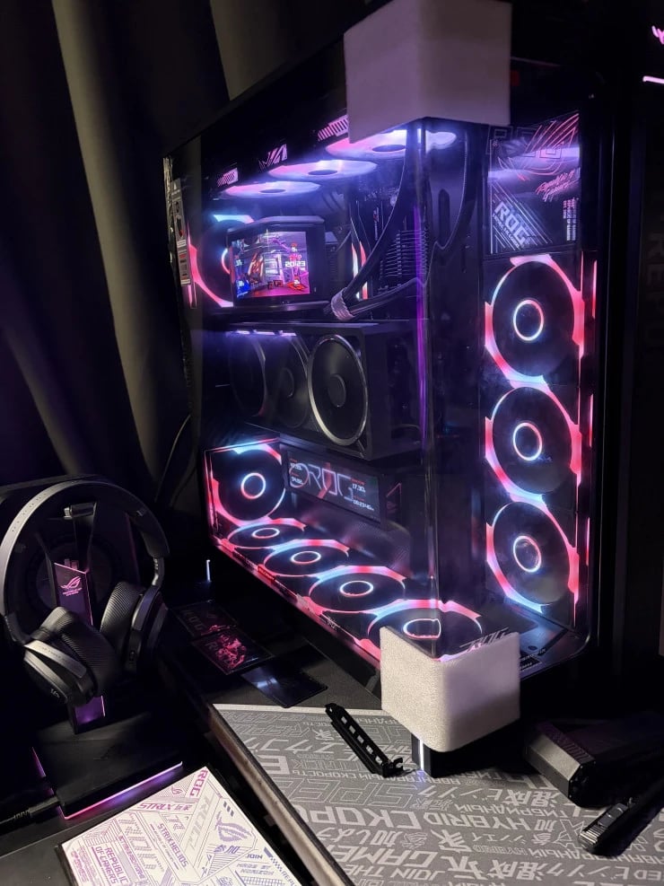 [SETUP ARCHIVE] ROG로 완성한 게이밍 스테이션: 호이스님의 데스크 사진 2